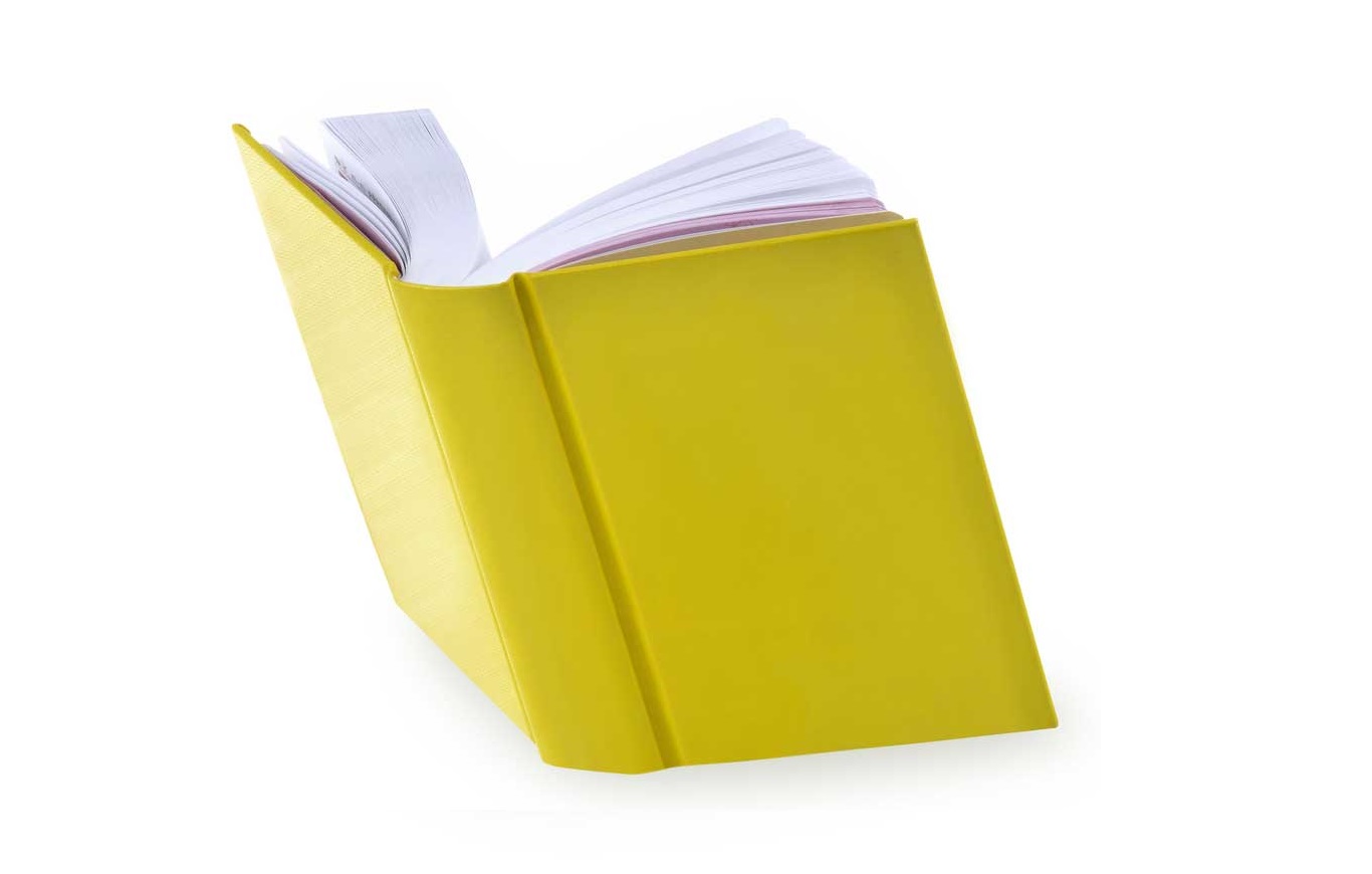 Стопка желтых книг