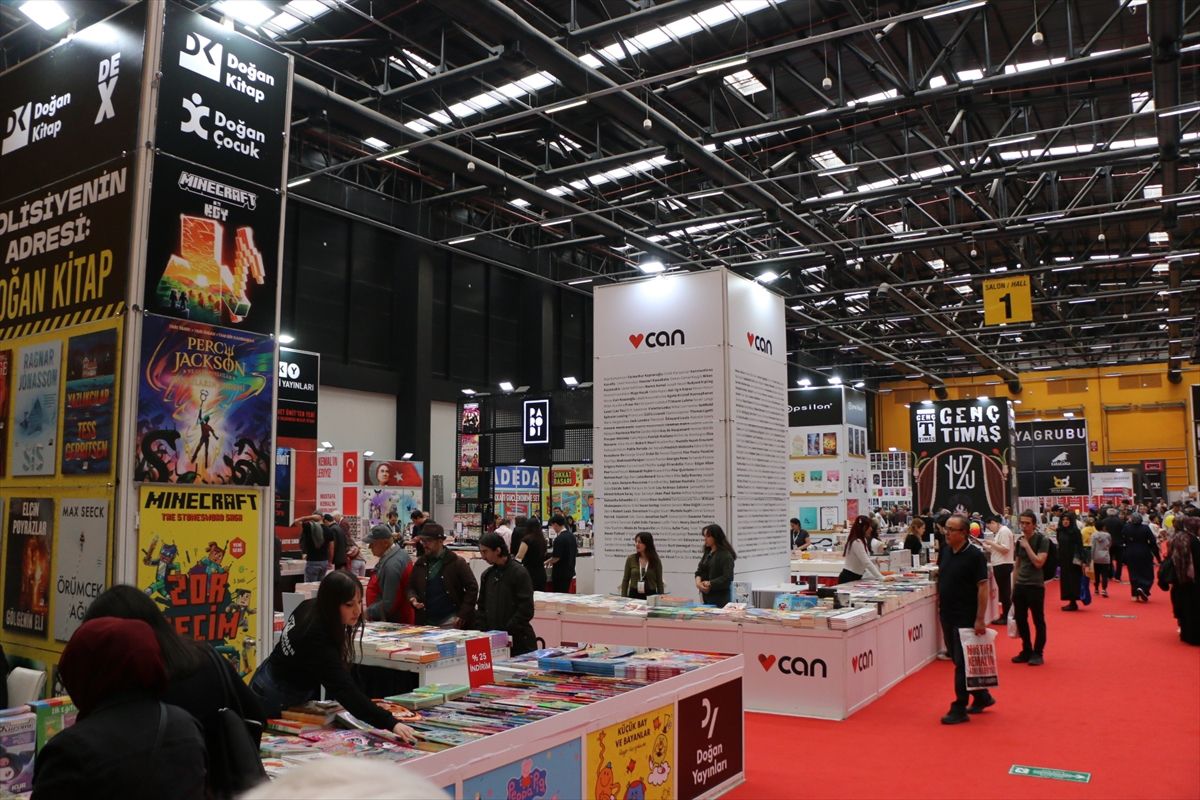 Eskişehir Kitap Fuarı Kapılarını Açtı